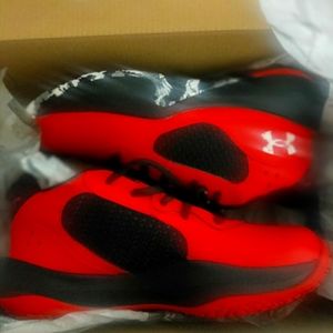 2.5y under armour shoes